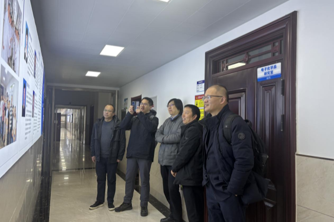 中科大黃漢民教授、清華大學劉強教授 到化學所公司開展學術交流